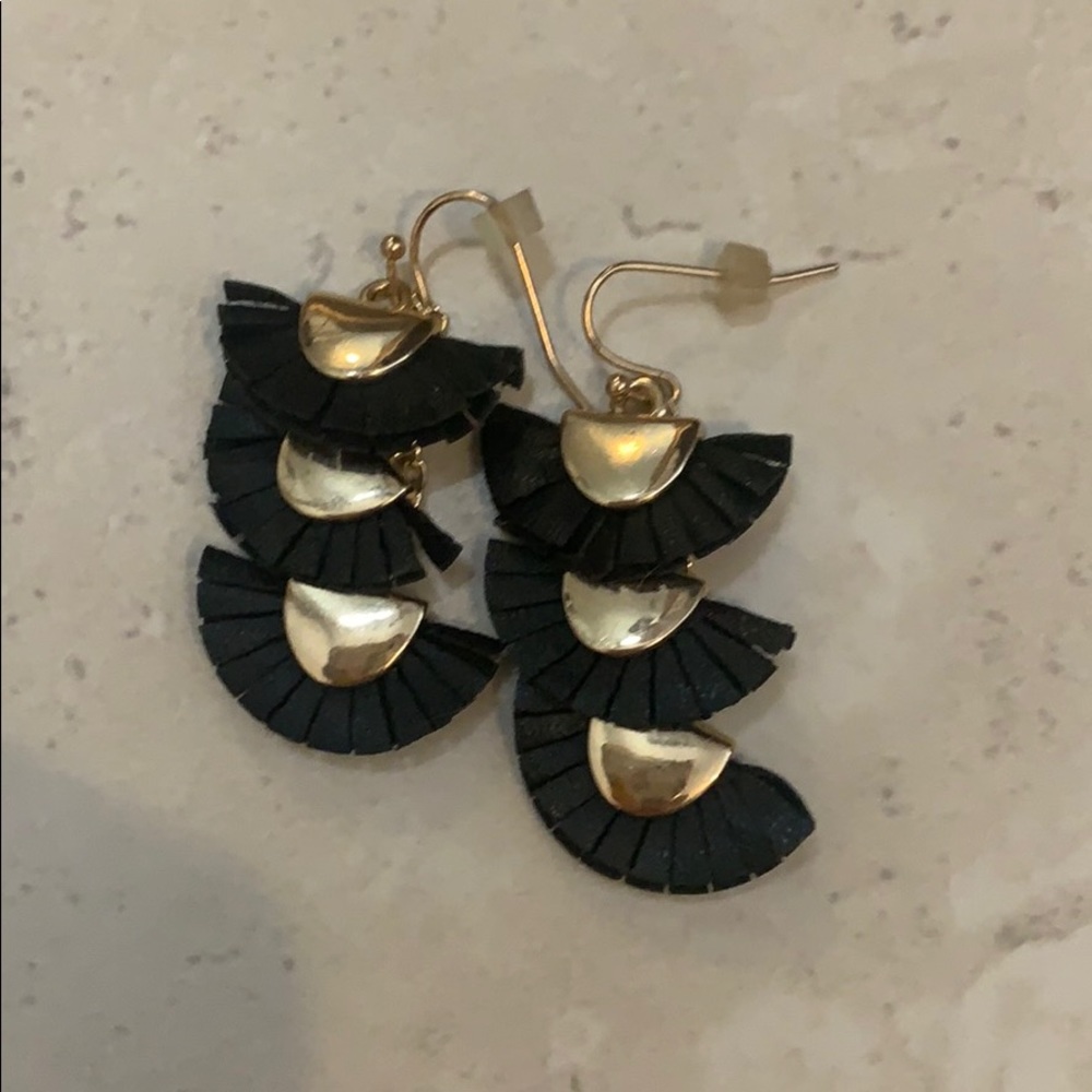 Express leather earrings